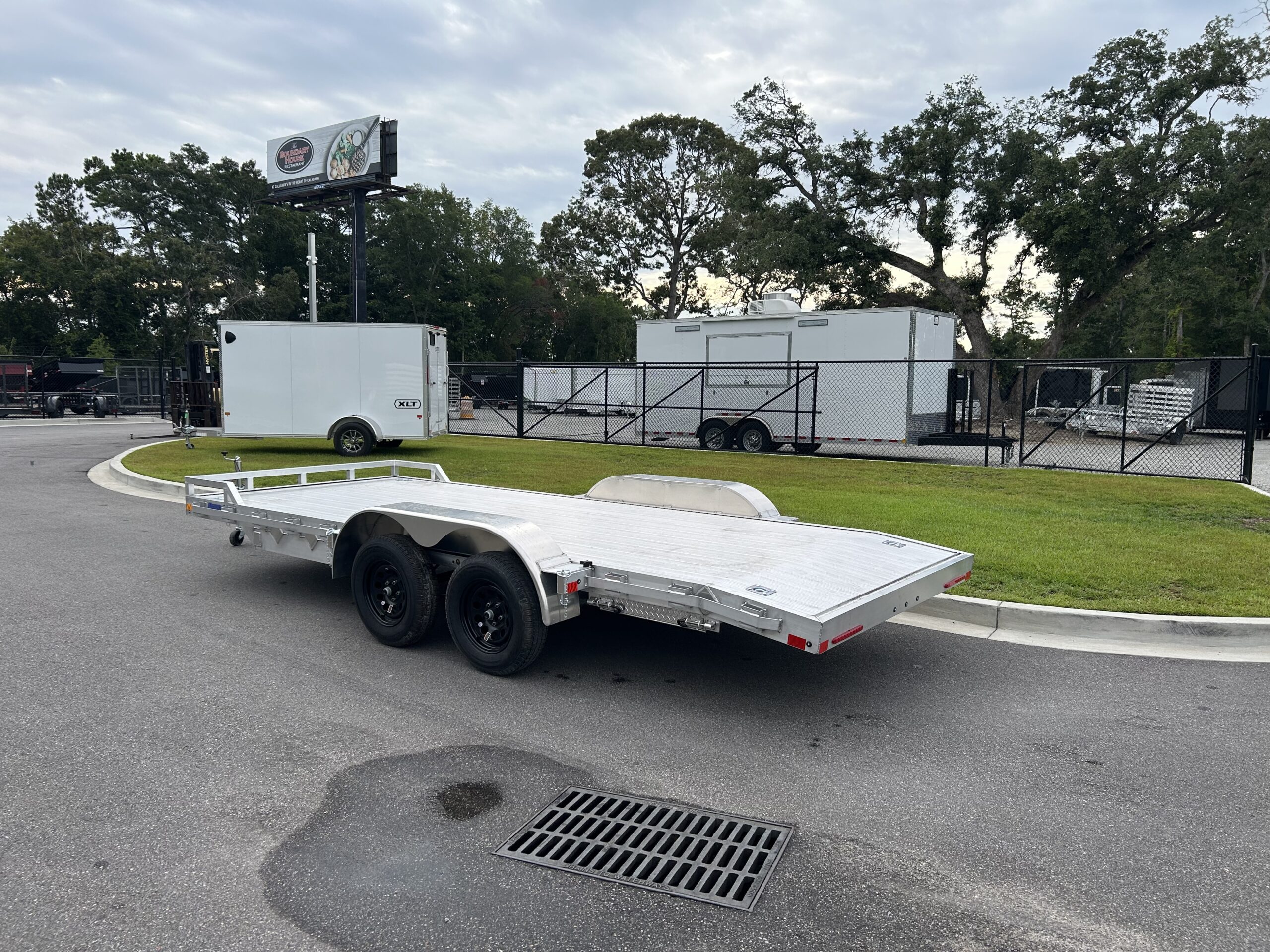 
								2027 Mission 8×16 MOCH car hauler – 42622 full									