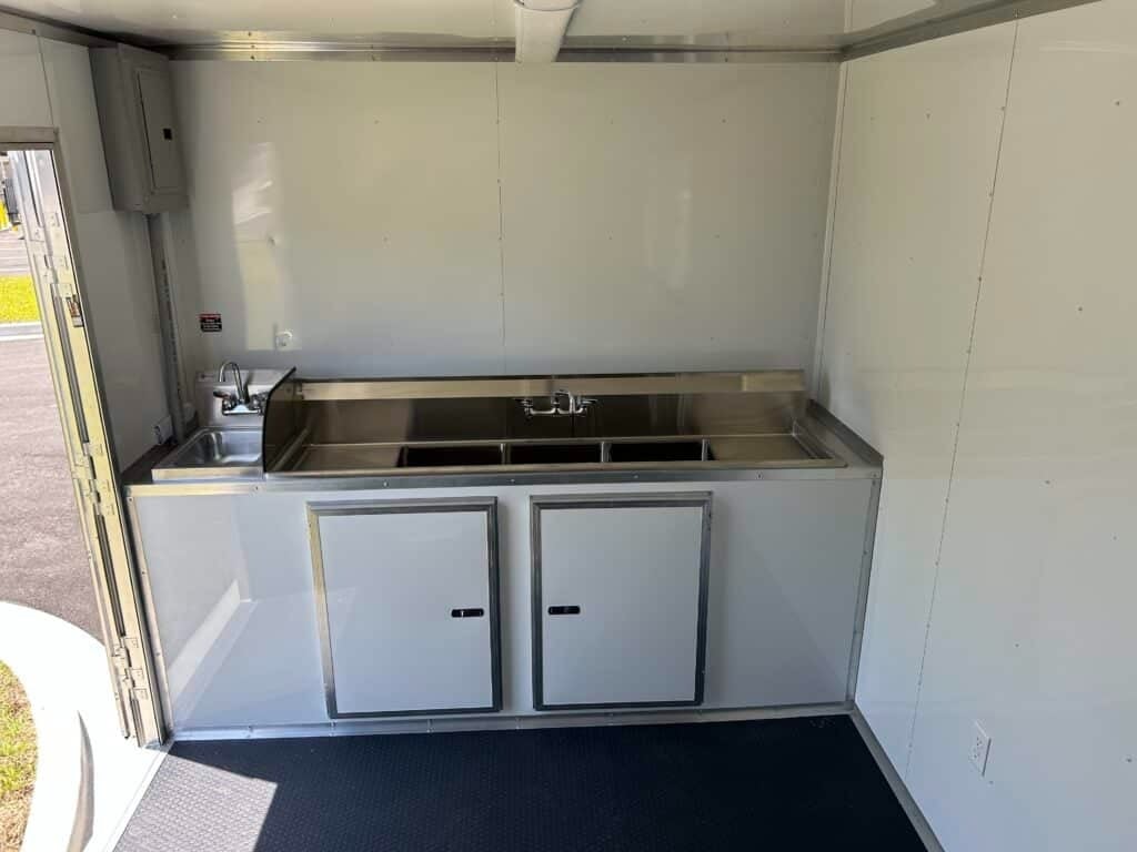 
								2025 8.5×20 CARGO CRAFT ,INC. concession trailer full									